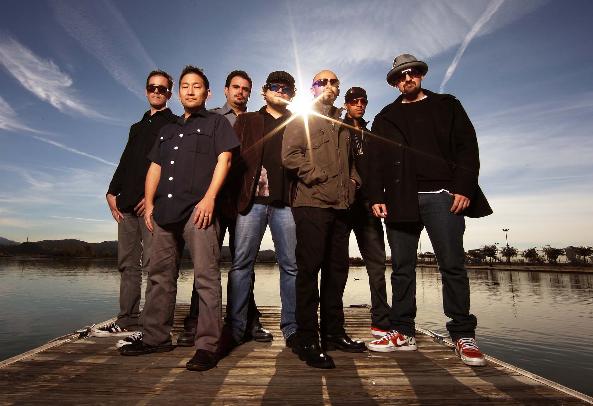 Promofoto von Concierto de Ozomatli en Kent.