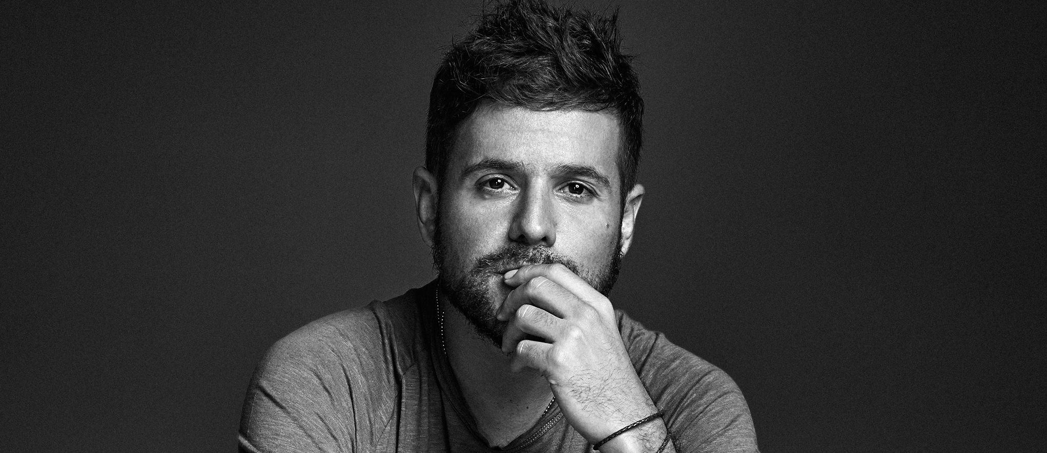 Photographie promotionnelle de Pablo López.