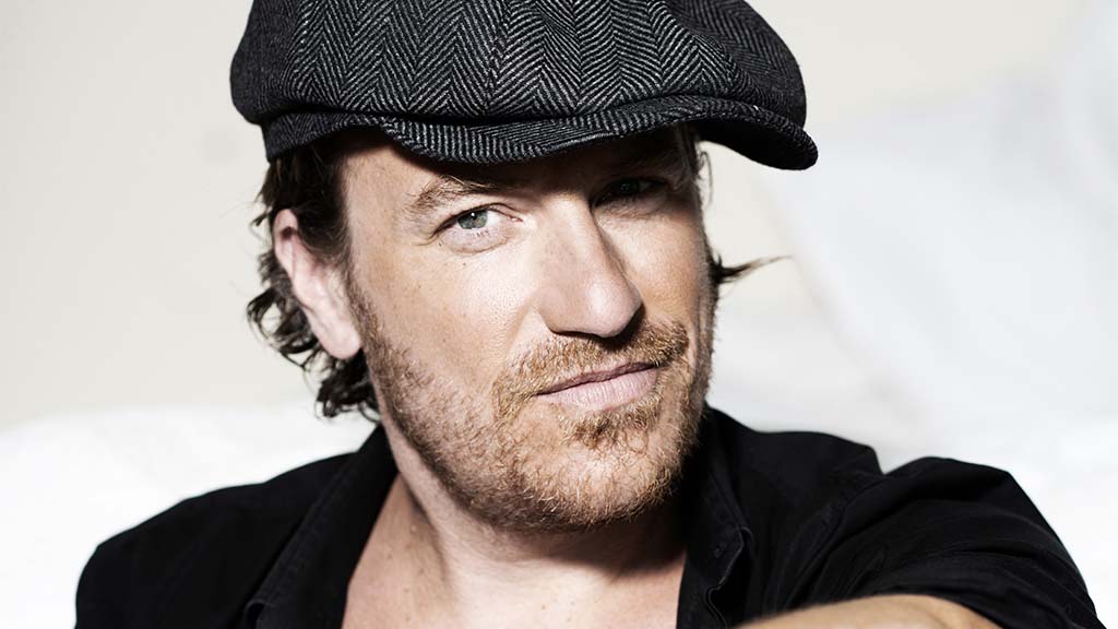 Photographie promotionnelle de Parov Stelar.