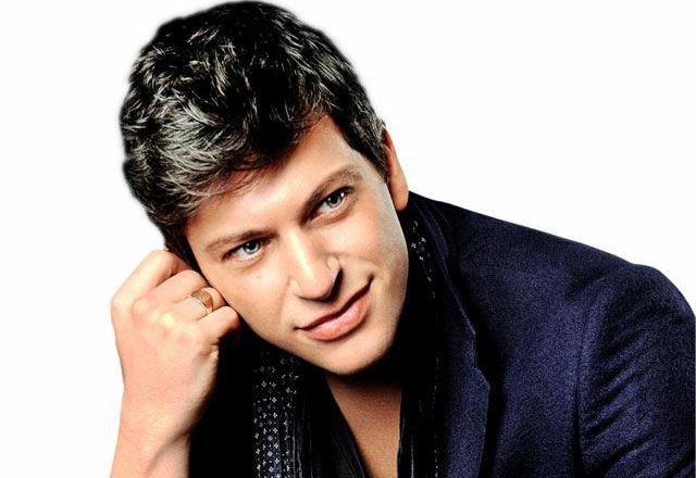 Promotional photograph of Patrizio Buanne.