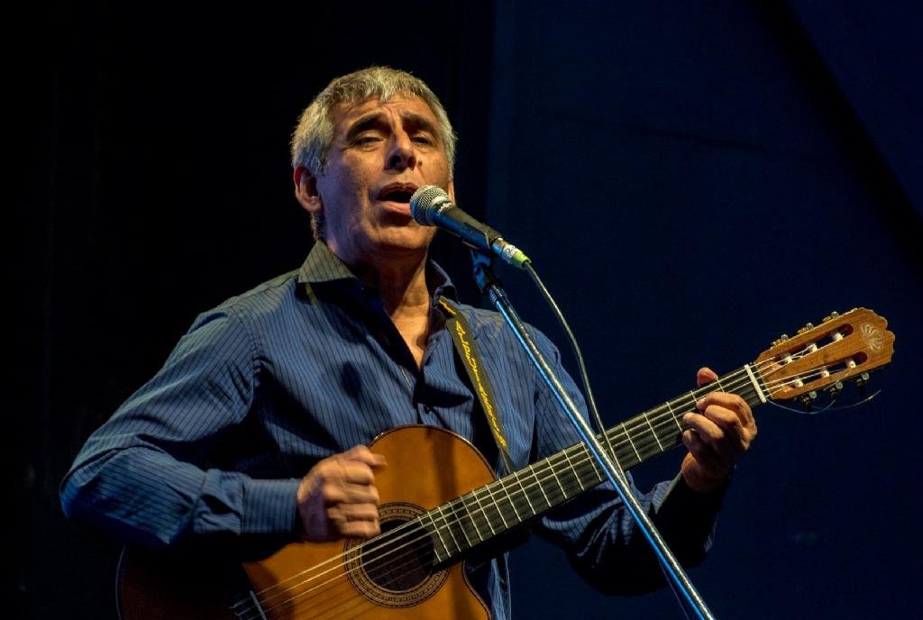 Fotografía promocional de Concierto de Peteco Carabajal en Barcelona