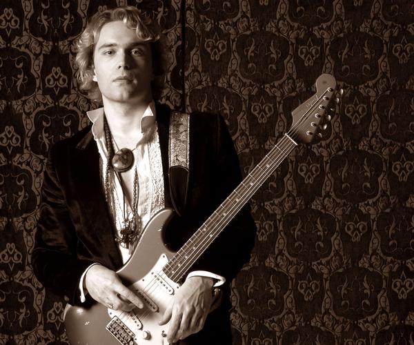 Fotografía promocional de Philip Sayce