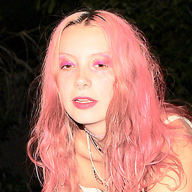 Fotografia promocional de Pink Lady Monster.