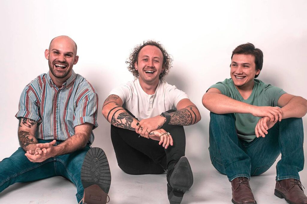 Fotografia promocional de Practically Paradise.