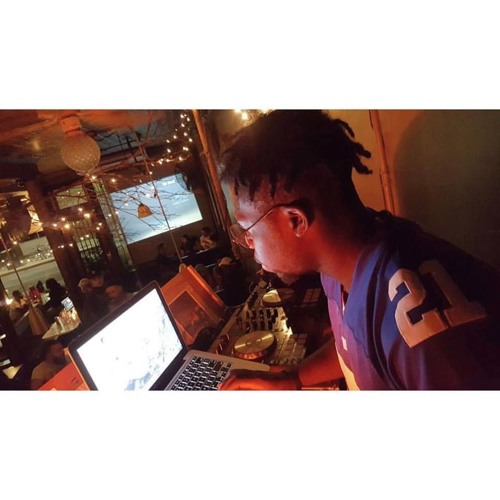 Fotografía promocional de Proper Edakit