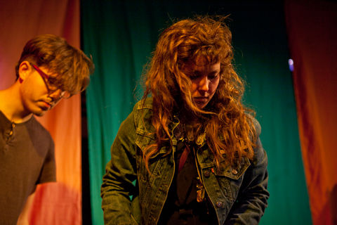 Promofoto von Concierto de Purity Ring en Austin.