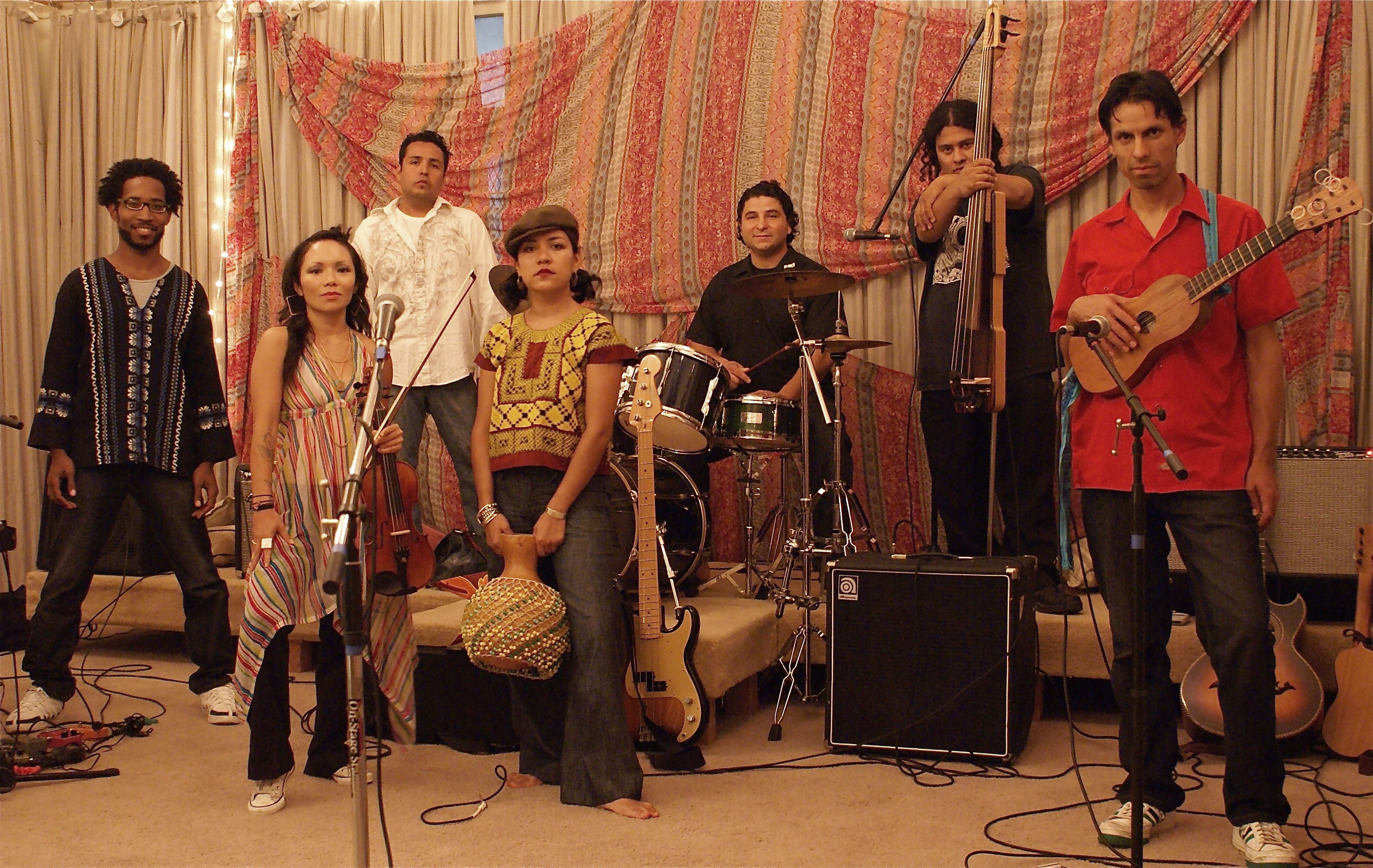 Fotografía promocional de Concierto de Quetzal en Los Angeles