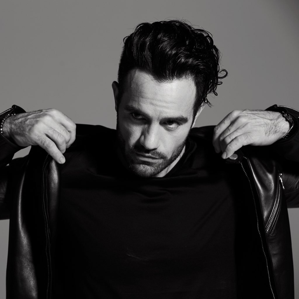 Promofoto von Ramin Karimloo.