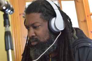 Fotografía promocional de Ras Tinny