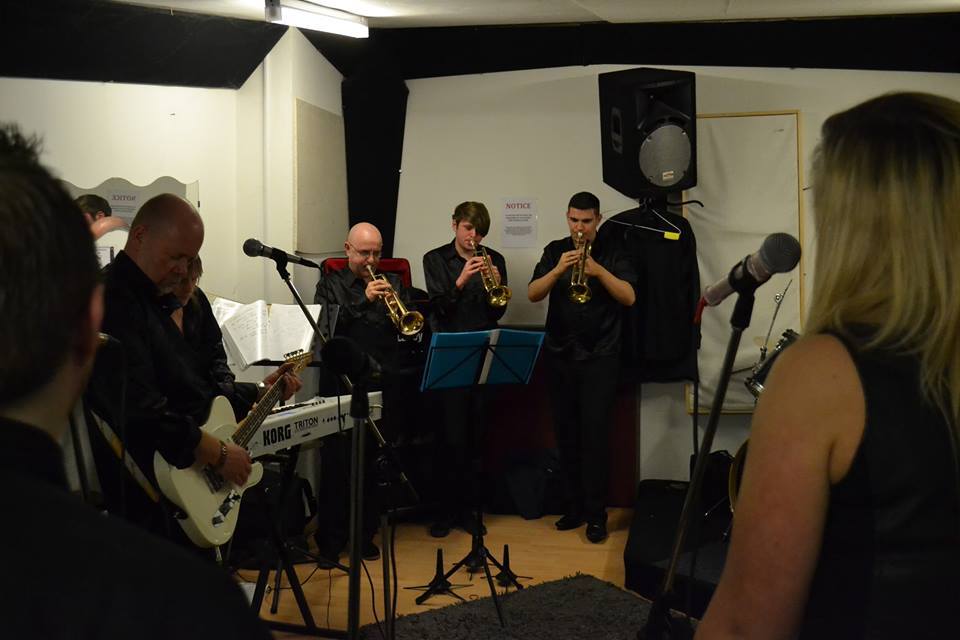 Fotografia promocional de Ribbon City Soul Band.