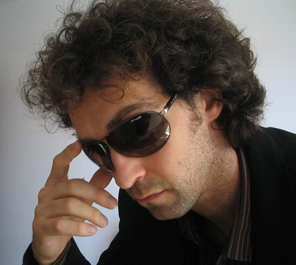 Fotografia promocional de Roberto Sobrado.