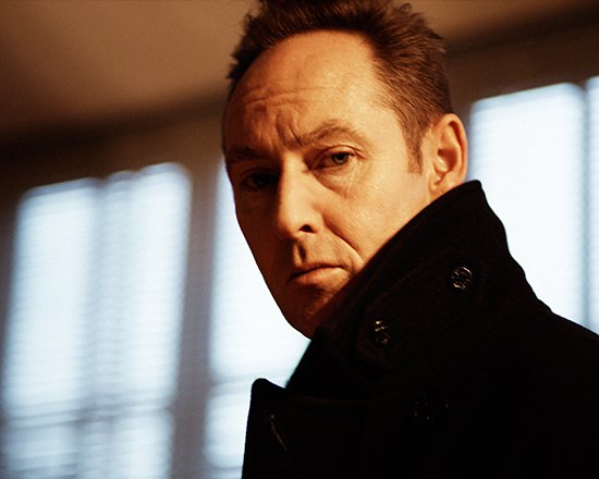 Promotional photograph of Roddy Frame.