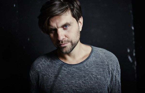 Fotografía promocional de Rodriguez Jr.