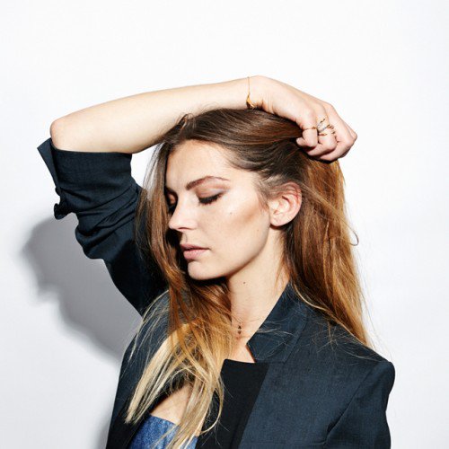 Promofoto von Concierto de Rosie Lowe en Berlín.