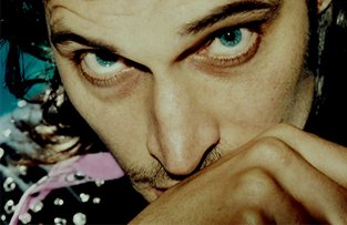 Fotografia promocional de RRIICCEE feat. Vincent Gallo.
