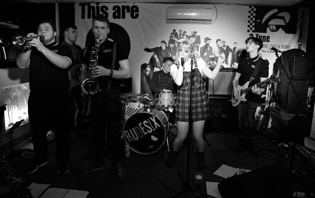 Fotografía promocional de RudeSix