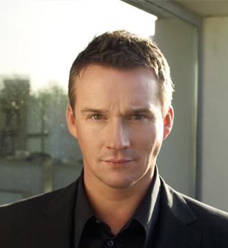 Promotional photograph of Russell Watson.