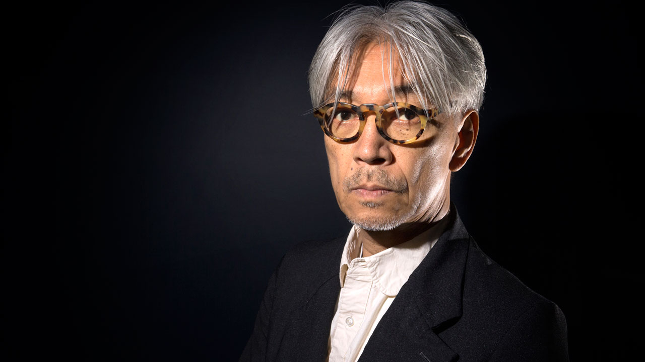 Fotografia promocional de Ryuichi Sakamoto.