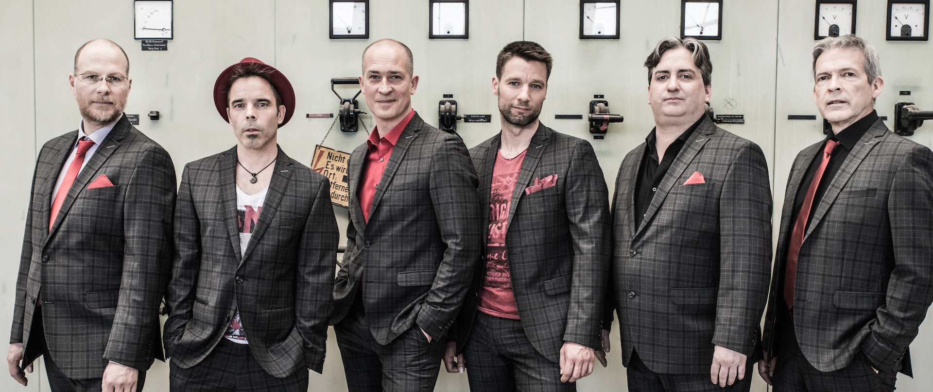 Fotografía promocional de Safer Six