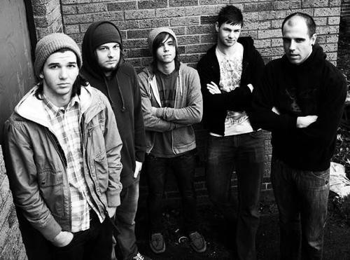Fotografia promocional de Saints Never Surrender.