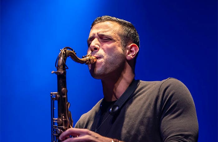 Promofoto von Concierto de Sam Greenfield en Amsterdam.