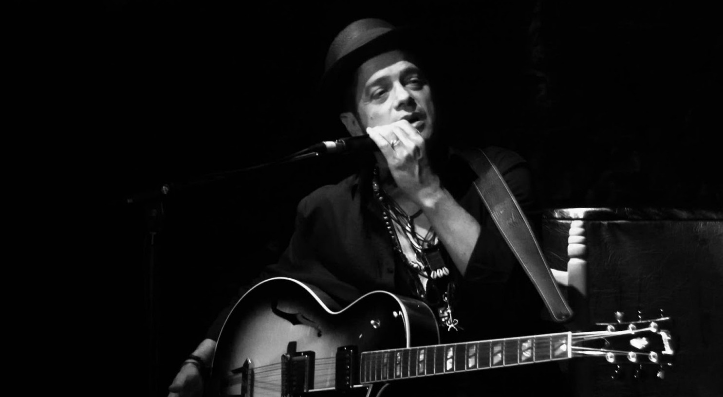 Fotografía promocional de Santiago Auserón