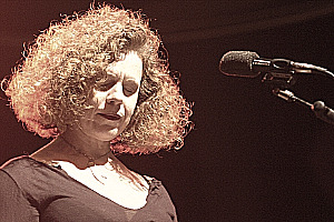 Fotografia promocional de Sarah Jane Morris & Band.