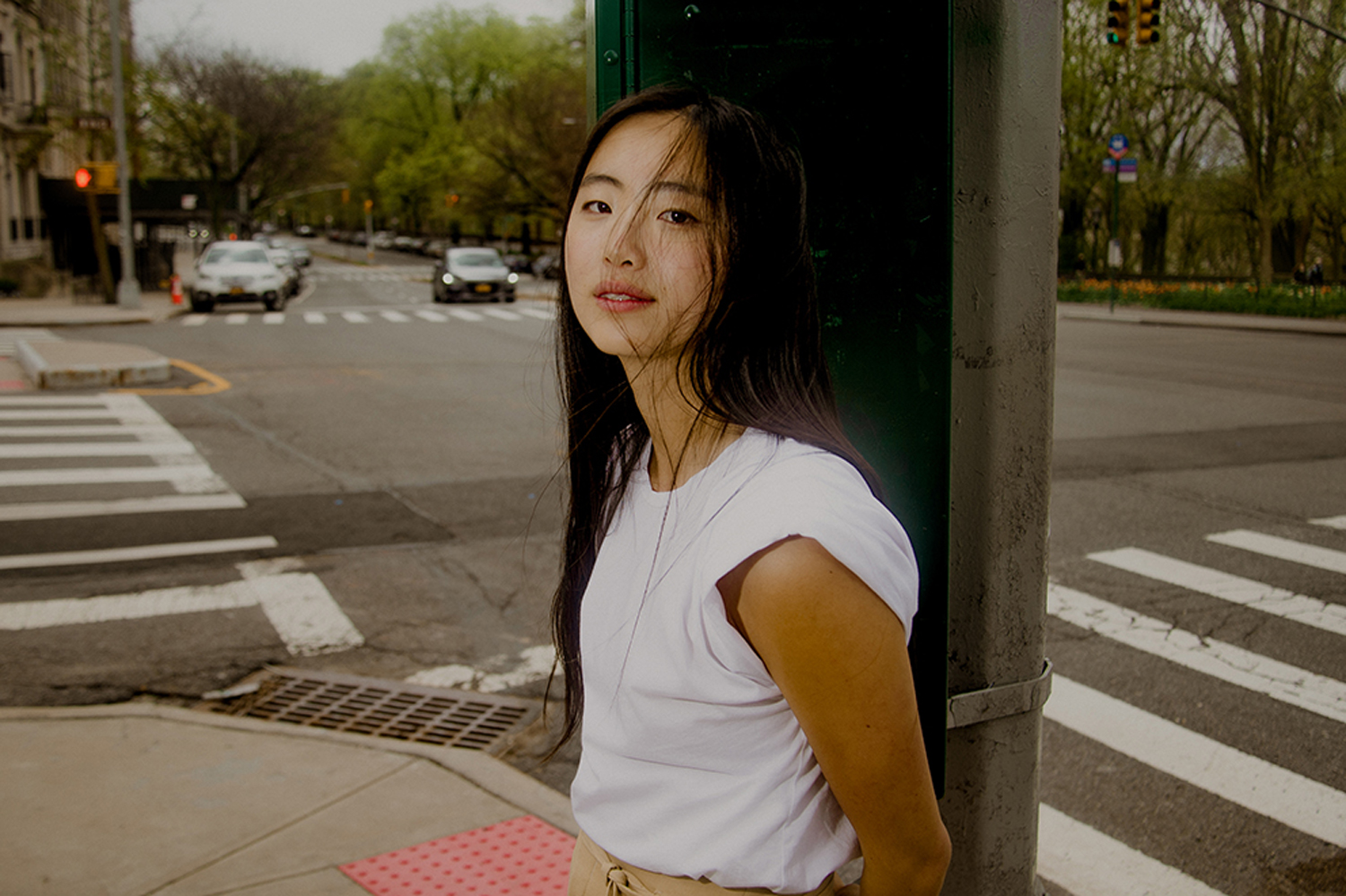 Promotional photograph of Sarah Kinsley.