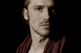 Fotografia promocional de Sascha Funke.