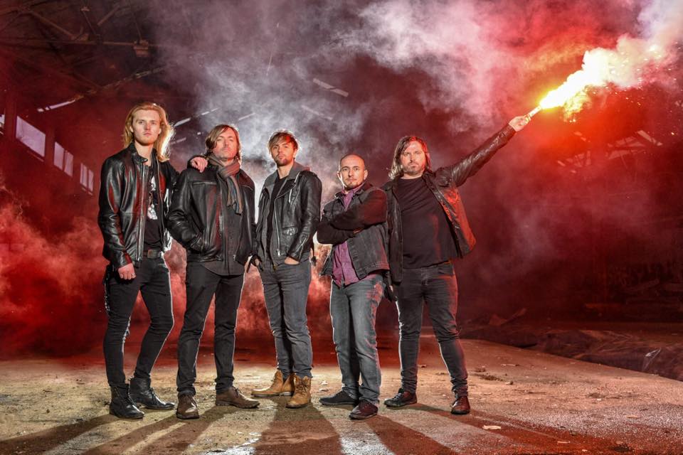 Fotografía promocional de Scarlet Rebels