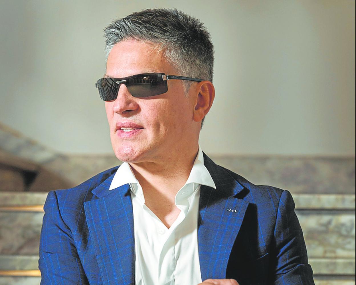 Fotografía promocional de Serafín Zubiri