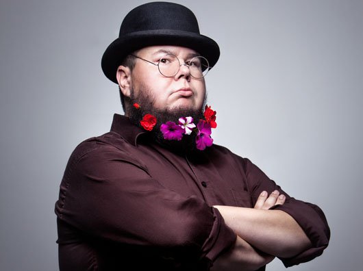 Fotografia promocional de Shane Koyczan.