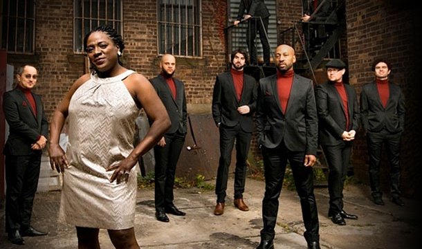 Fotografía promocional de Sharon Jones and the Dap-Kings