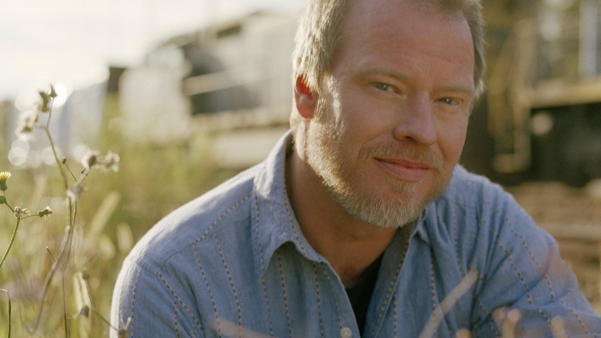 Promotional photograph of Shawn Mullins.