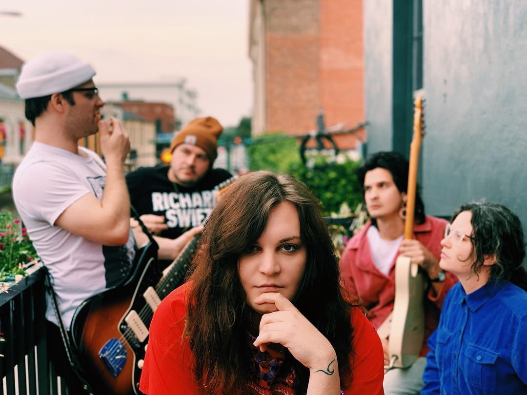 Fotografía promocional de She Returns from War