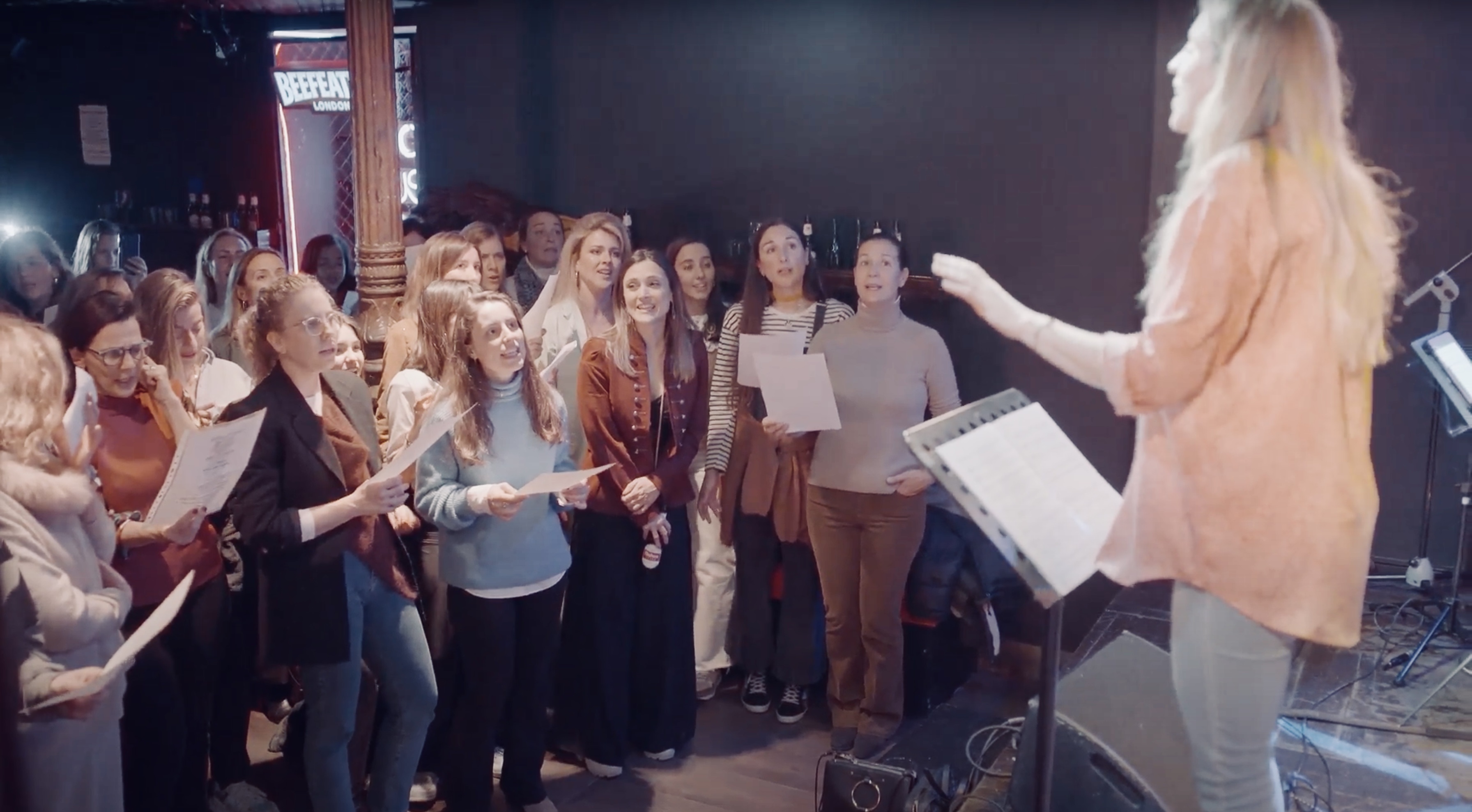 Fotografía promocional de SiiiiNG canta "Ain´t no mountain high enough"