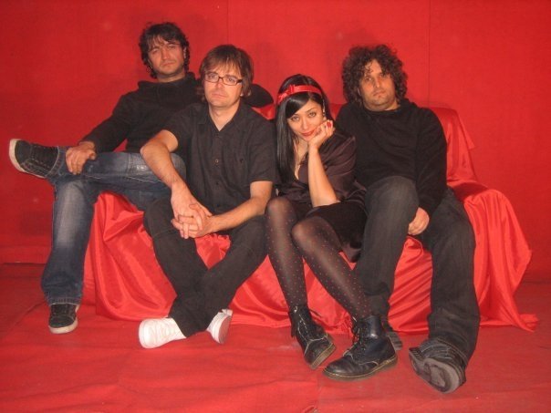 Promotional photograph of Silk (ES).