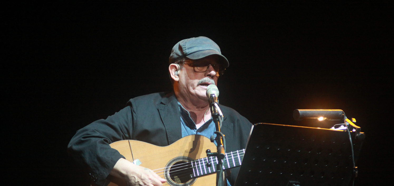 Promotional photograph of Silvio Rodríguez.