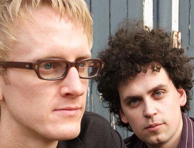 Fotografia promocional de Simian Mobile Disco.