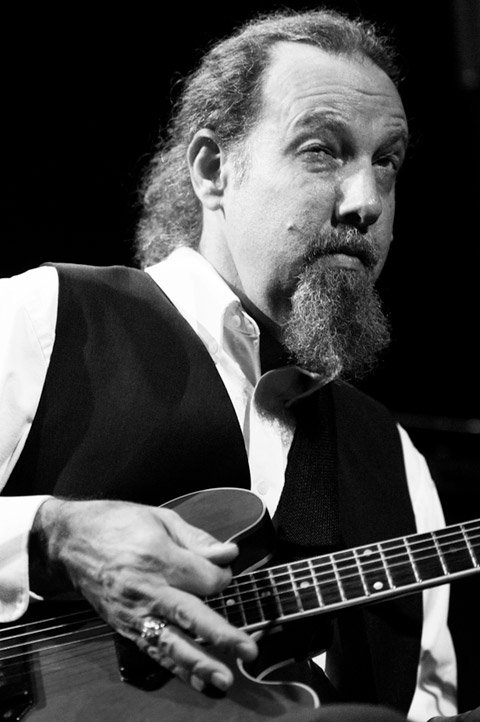 Promofoto von Concierto de Sir Richard Bishop en Dublin.