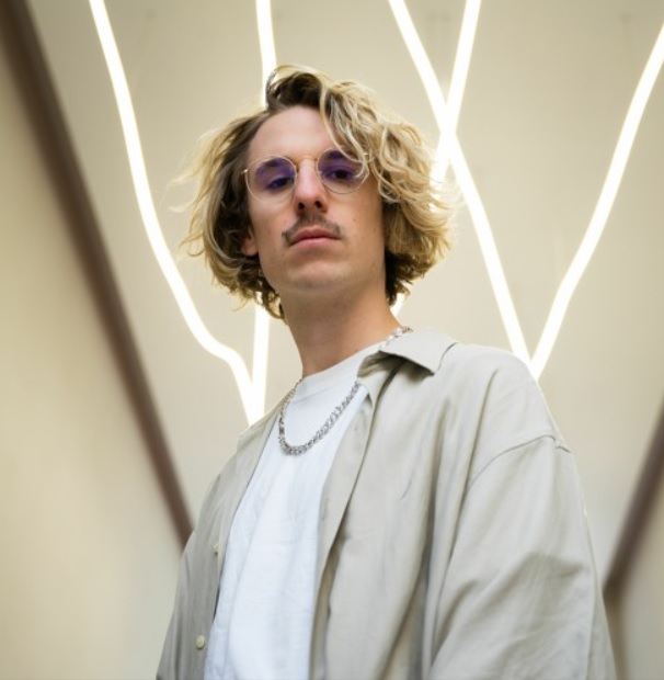 Promotional photograph of SNDER.