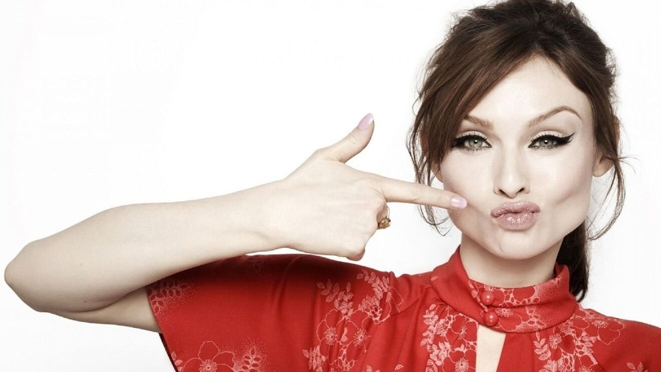 Promotional photograph of Sophie Ellis-Bextor.
