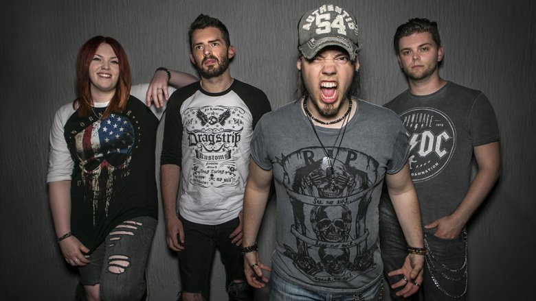 Fotografía promocional de Stone Broken