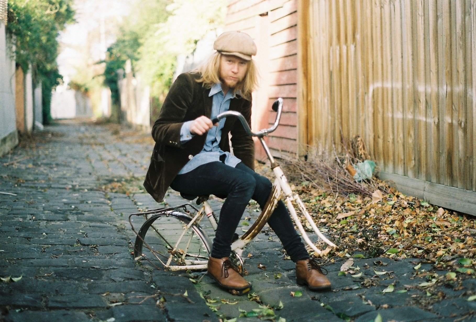 Promotional photograph of Stu Larsen.