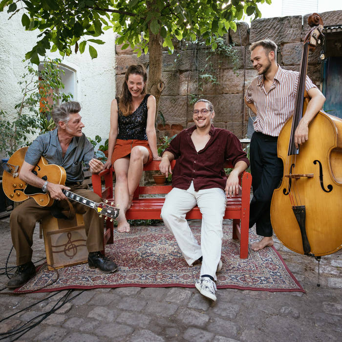 Fotografia promocional de Sunday Morning Orchestra.