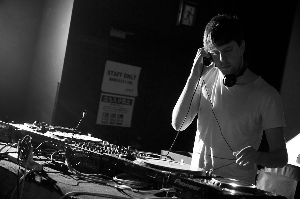 Promotional photograph of Svreca.