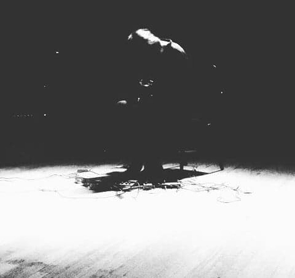 Fotografia promocional de Concierto de Tashi Dorji en Cambridge.