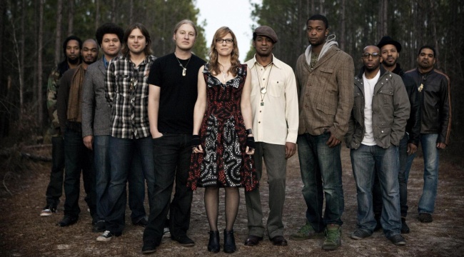 Promofoto von Tedeschi Trucks Band.