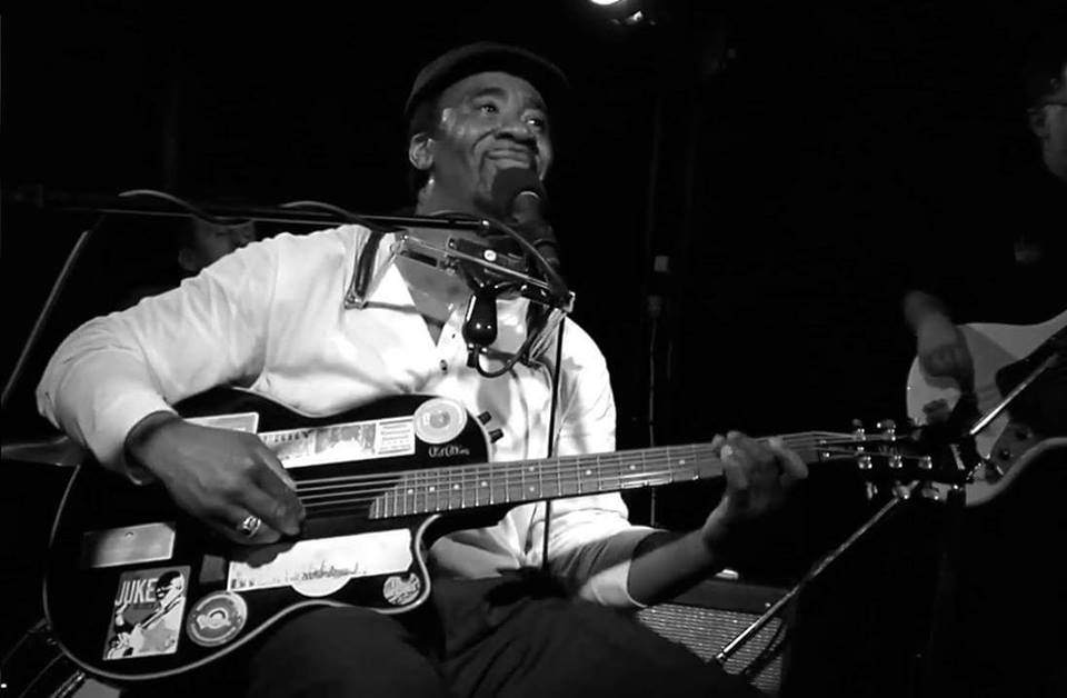 Fotografía promocional de Terry Harmonica Bean