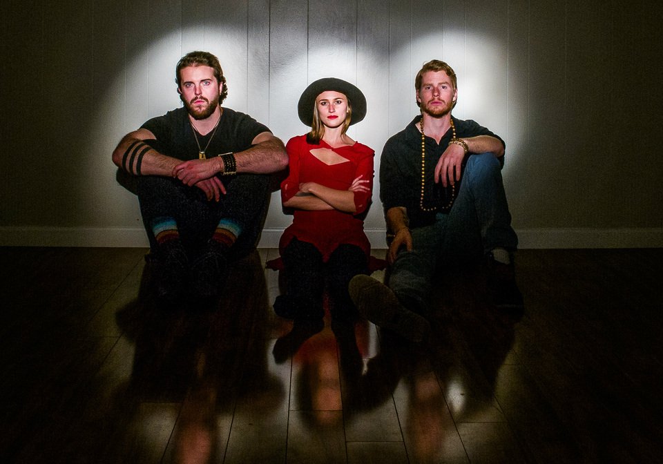 Promotional photograph of Concierto de The Ballroom Thieves en Ann Arbor.